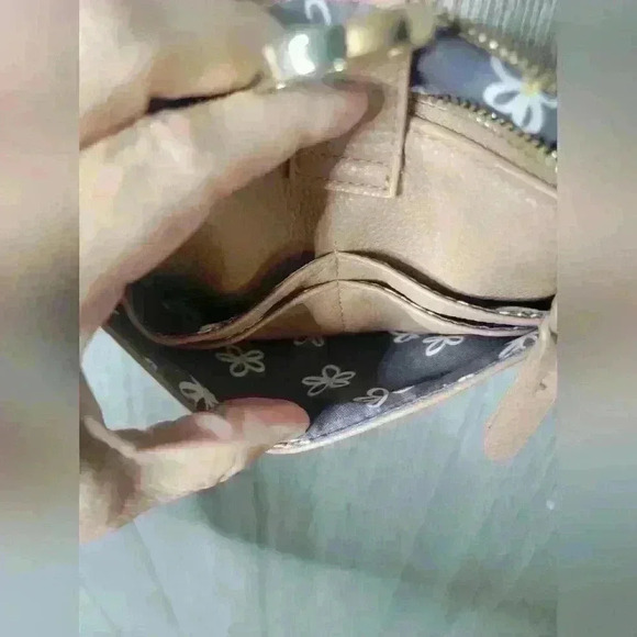 Women's Rad Revolution  4 in 1 wallet Desert. - Picture 3 of 6